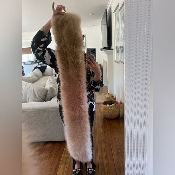 ARITZIA Faux Fur Scarf - Picture 6 of 7